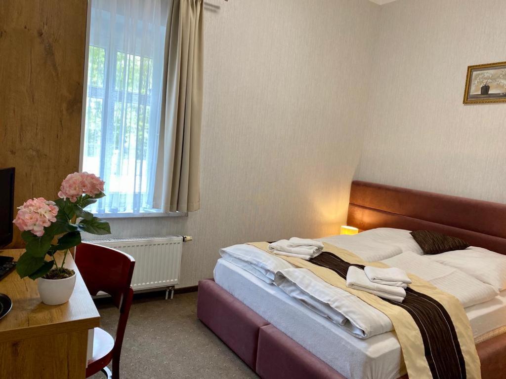 Park Hotel Dobrodzien Exterior photo