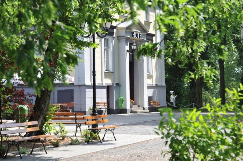 Park Hotel Dobrodzien Exterior photo